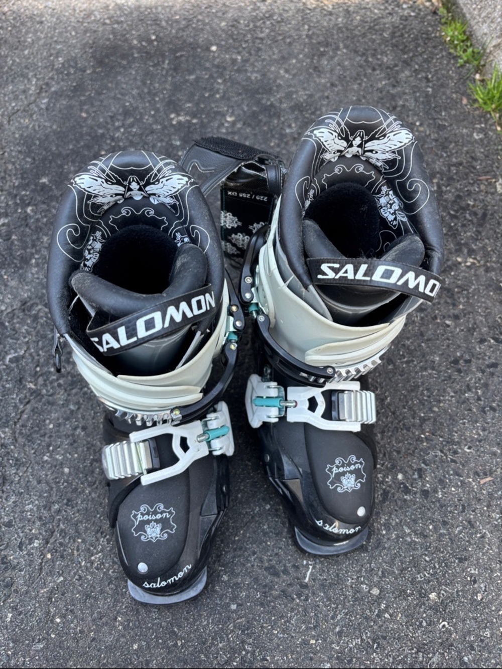 Women’s Salomon Poison Black and White Alpine Ski Boots with Liners, 23.5/6.5-7